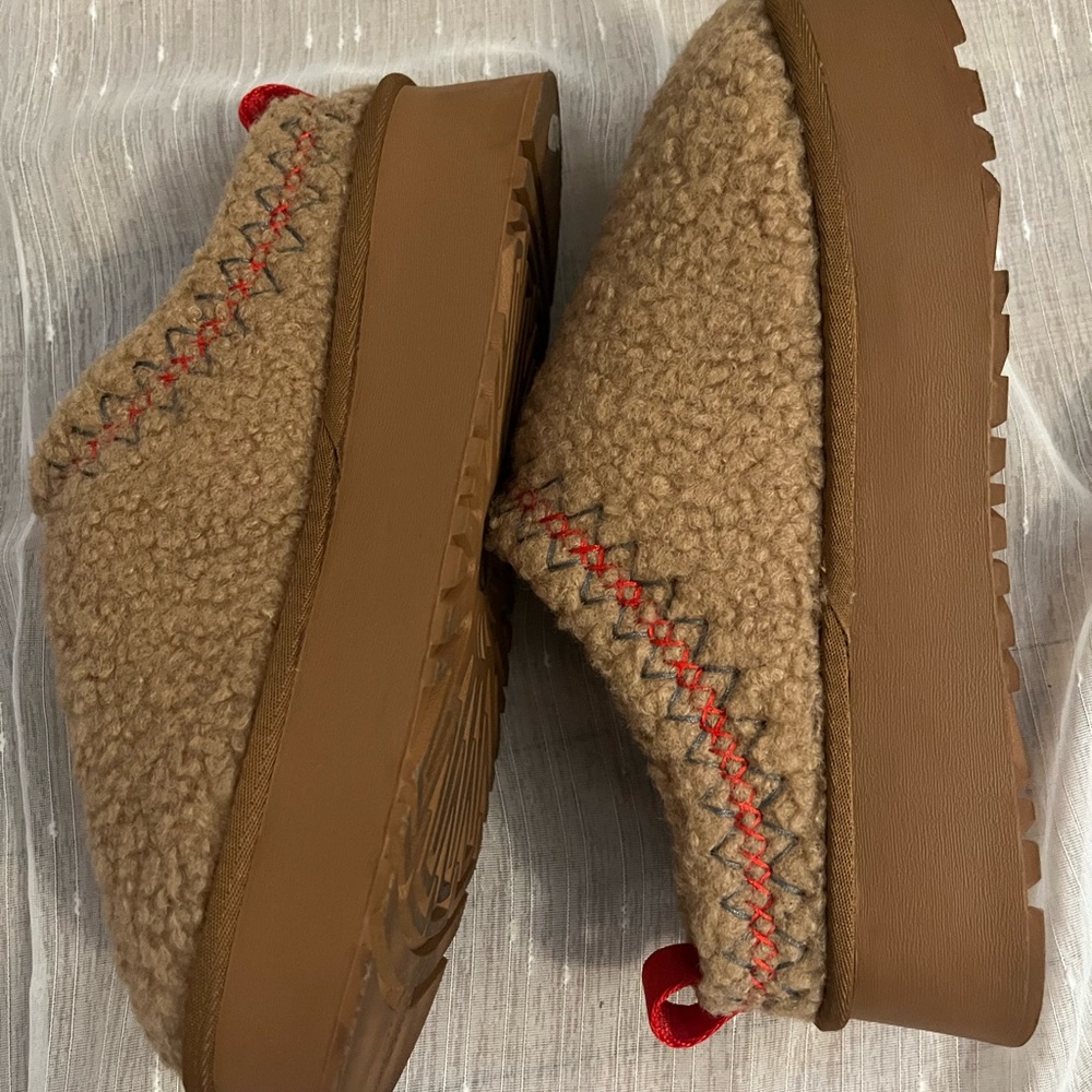 CCOCCI Tan Sherpa Platform Clogs with Red Pull Tabs - Picture 4 of 4